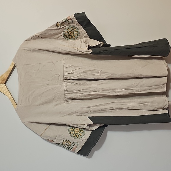 Embroidered Floral Beige Top - Picture 4 of 4